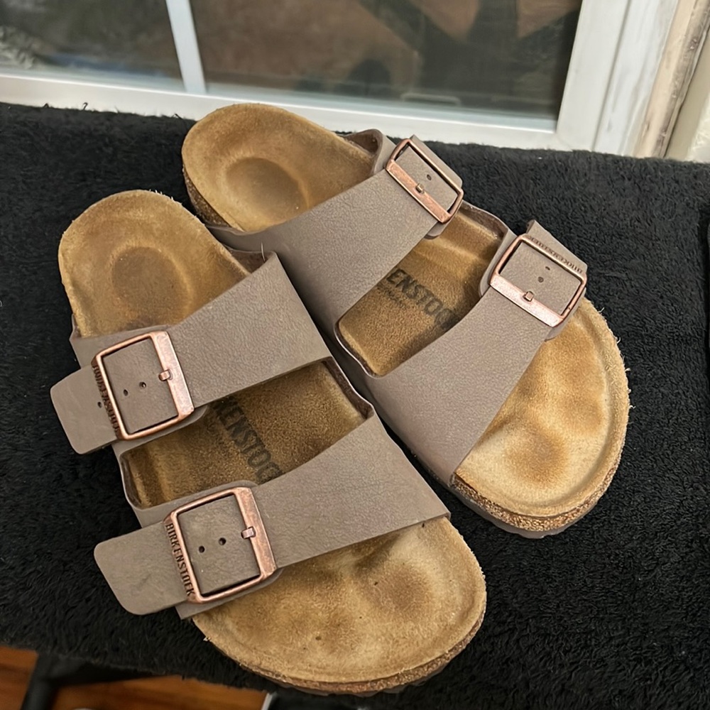 6-6.5 Birkenstocks Arizona Birkibuc Mocha